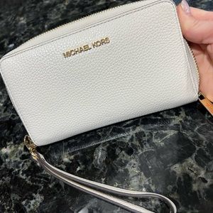 Beautiful wallet wristlet!